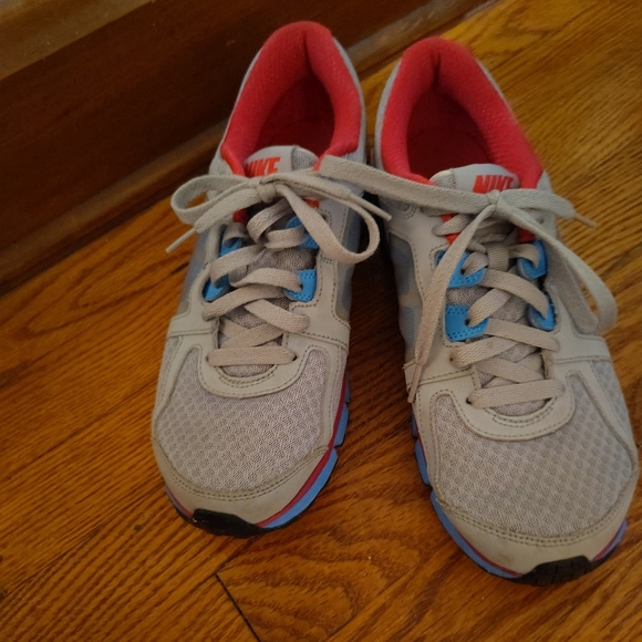 Nike Lt. Gray w/Pink & Blue Details Women's US Size 8.5 - Picture 2 of 9